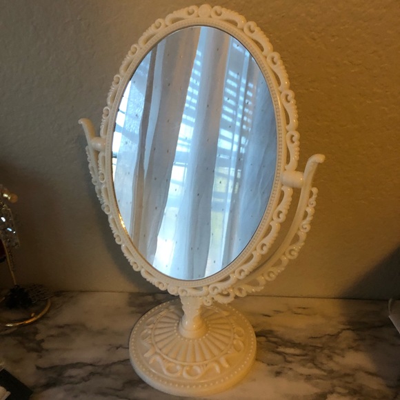 Princess Victorian Vanity Mirror Swivel Zoom 2X - Picture 4 of 6